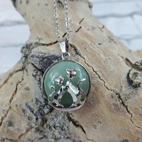 Green Aventurine Mother and Baby Cat Necklace with Natural Stone Center - Picture 5 of 8